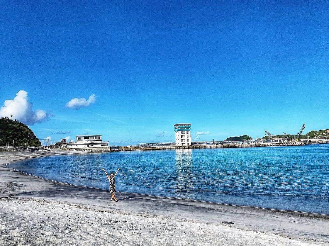 神谷麻美さんのインスタグラム写真 - (神谷麻美Instagram)「#プライベートビーチ みたい🏖💕✨  #海  #beach 🏝🐬💕✨  𓇼𓆡𓆉 ⋆.*･ﾟ𓆉𓆡𓇼𓆡𓆉　.ﾟ･*.  #溶けそう ❤✨」7月27日 18時39分 - asamice428