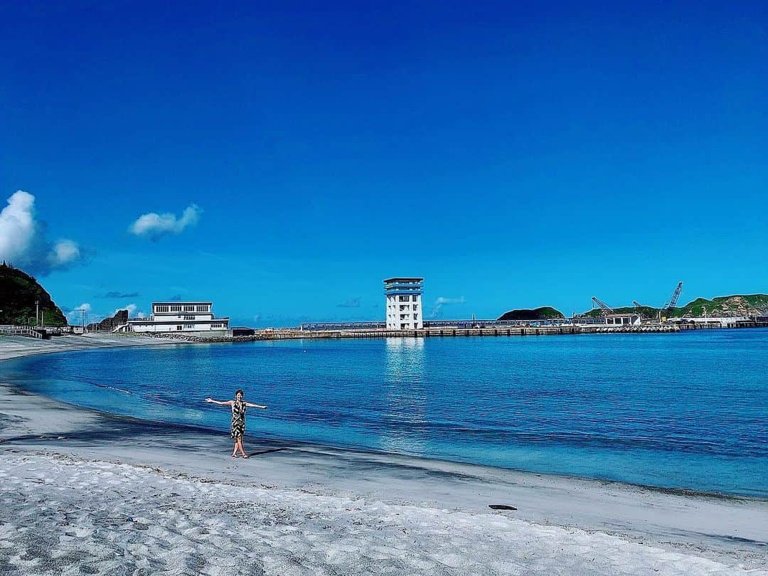 神谷麻美さんのインスタグラム写真 - (神谷麻美Instagram)「#プライベートビーチ みたい🏖💕✨  #海  #beach 🏝🐬💕✨  𓇼𓆡𓆉 ⋆.*･ﾟ𓆉𓆡𓇼𓆡𓆉　.ﾟ･*.  #溶けそう ❤✨」7月27日 18時39分 - asamice428