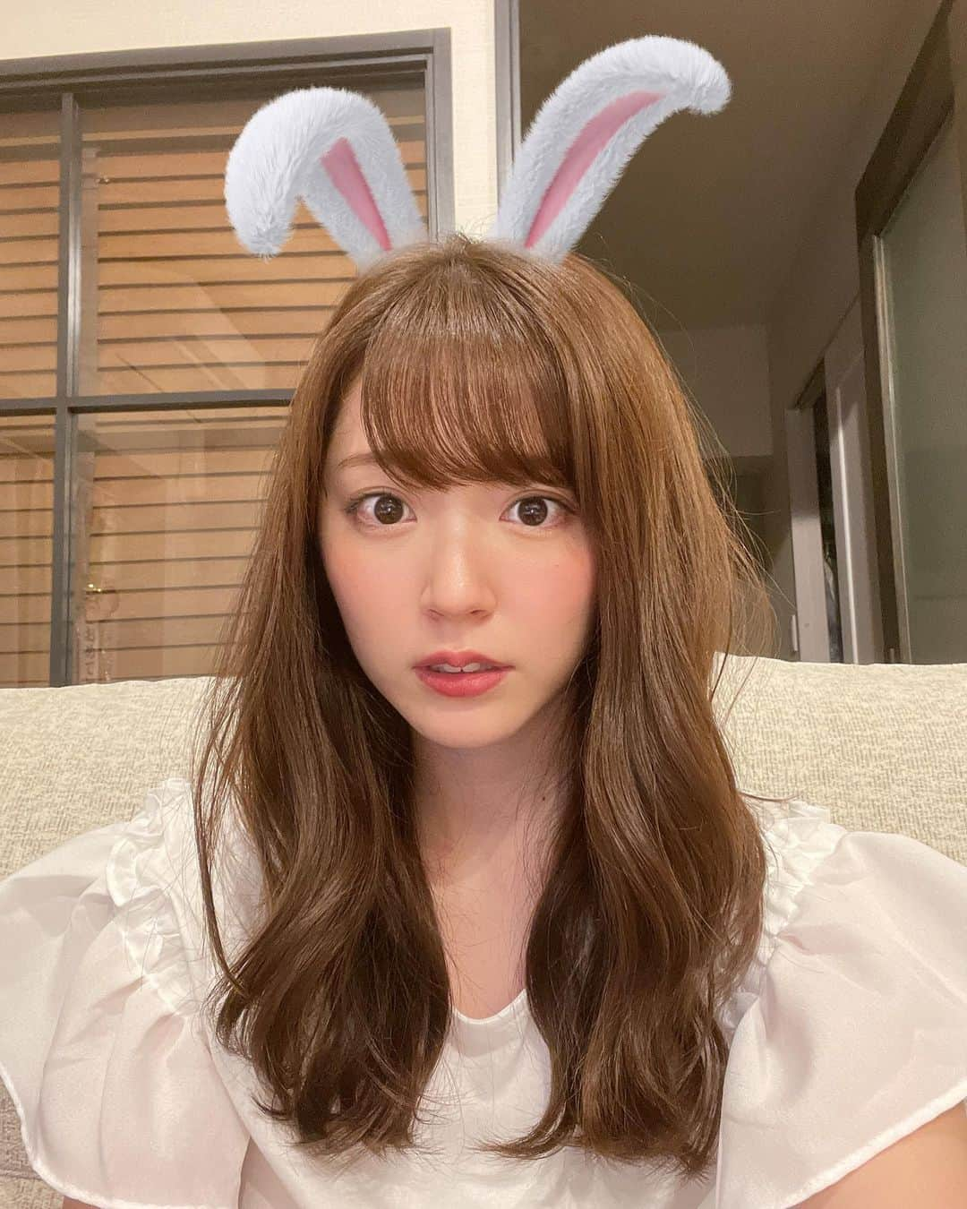 鈴木愛理さんのインスタグラム写真 - (鈴木愛理Instagram)「🐰🐰🐰  #いつかのわたし #左後ろに映り込むキラキラしたものは #誕生日のお祝いで親友達がくれた #くす玉です #🎊笑 #こういうの捨てられないから #一生誕生日やってる感あります #くす玉割ってくれた瞬間おもしろかったなー笑」7月27日 18時32分 - airisuzuki_official_uf