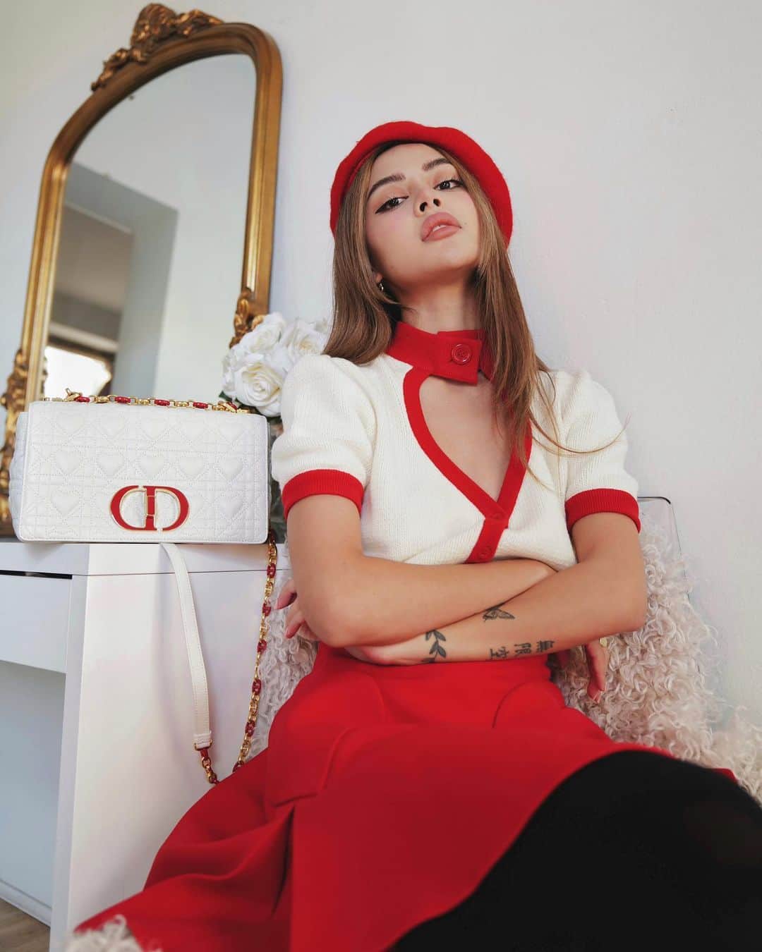 リリーマイマックのインスタグラム：「Queen of Hearts? ♥️ or Queen of Spades? ♠️ both outfits are new @dior」