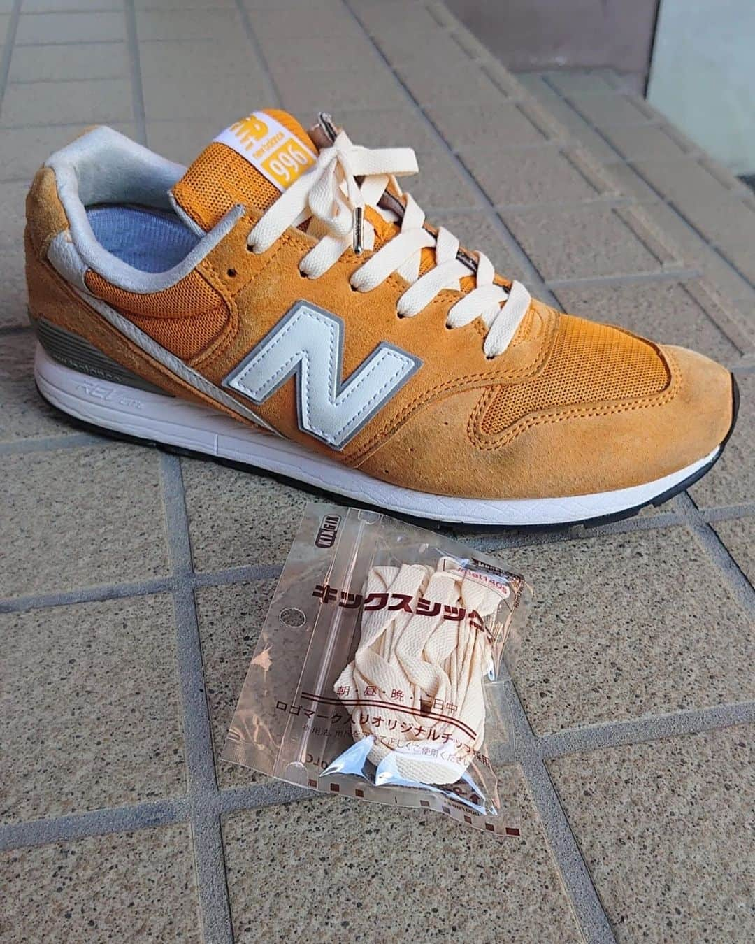 レイザーラモンRGさんのインスタグラム写真 - (レイザーラモンRGInstagram)「有吉反省会にて棚橋から買い取ったNew balance 996履いて夏の空と緑浴びてきました。  お気に入りだったらしく履きまくってていい意味でビンテージ感出てたので紐もビンテージ感あるやつに変えました。  #Newbalance996 #NewbalanceM996 #newbalancemrl996 #kixsix」7月27日 11時39分 - rgrazorramon