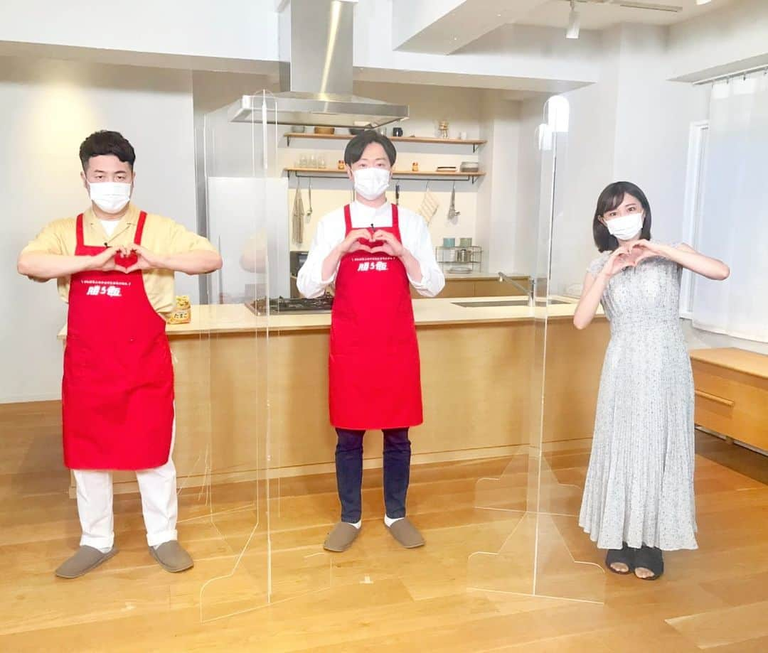 TBS「はやドキ！」のインスタグラム：「「勝ち飯」のイベントに登場した和牛のお2人を直撃🎤  元料理人の水田さん、お仕事でへこむと家での調理時間が長くなるようで、 川西さん曰く、「スベった翌日に美味しいなにかが出来上がる」そうです😂（笑）  どんな質問にも面白く返してくださるので、取材中たくさん笑ってしまいました😁  和牛のお2人、ありがとうございました✨  若林 � #勝ち飯 #和牛 #水田信二 さん #川西賢志郎 さん #直撃🎤� #若林有子 #アナウンサー� #はやドキ� #tbs」