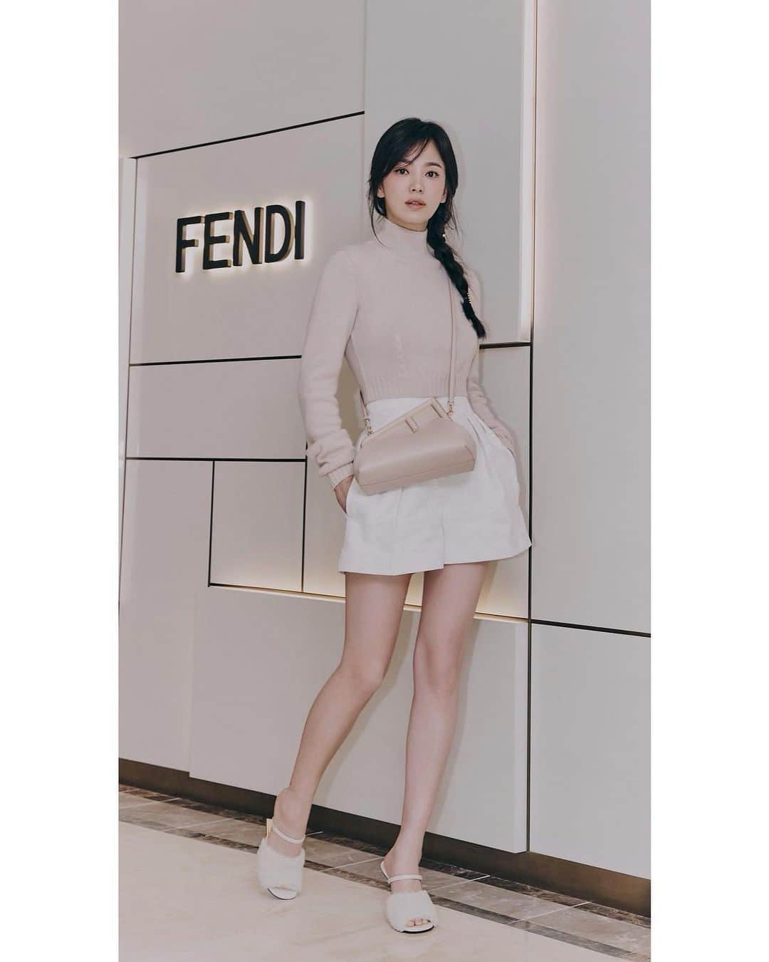 ソン・ヘギョさんのインスタグラム写真 - (ソン・ヘギョInstagram)「@fendi  📸 @sunhye_sunhye」7月27日 13時34分 - kyo1122