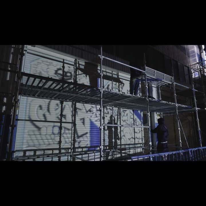 CMKgalleryのインスタグラム：「YouTubeチャンネル  Graffitiholic の新作動画が 公開開始されました🎥 本編リンクは  @graffiti_holic のbioより📲 是非ご覧ください。  # 05. CMKG at KANO CENTER  大阪 摂津市 「KANO CENTER 株式会社」の鉄筋加工工場のシャッターへのペイント施工をクローズアップ。 ”圧倒的スケール感” と “拘りのディティール” をまとめた疾走感溢れる映像は一見の価値有り!!! @killingtimer2021 @dise_star  @takizomoro   #Graffitiholic #osakagraffiti #japangraffiti #Graffiti #graffitiWriter #graffitiwriting #GraffitiArt #GraffitiArtist #graffitiwall  #blockbasta #wallart #spraypaint #ContemporaryArt #CMKgallery #youtube」
