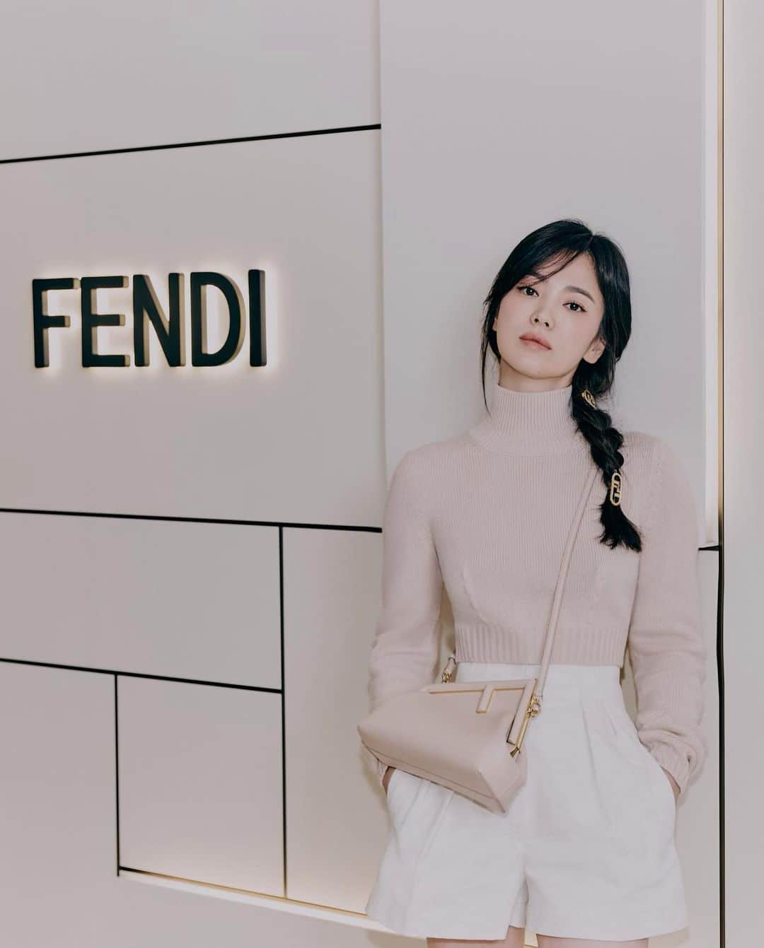 ソン・ヘギョさんのインスタグラム写真 - (ソン・ヘギョInstagram)「@fendi   📸 @sunhye_sunhye  @with.hyunkyoung @zzung__zzang  @iljung_lee  @b_joeun」7月27日 13時37分 - kyo1122