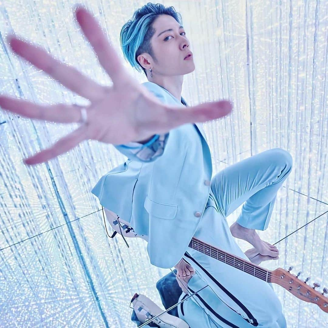 雅-MIYAVI-さんのインスタグラム写真 - (雅-MIYAVI-Instagram)「Let’s gooooooooo ⚡️⚡️⚡️⚡️ #Repost @millerpr ・・・ #NewClientAlert 🚨 Welcome to the MPR family @miyavi_ishihara 🔥 We are super excited to work with this multi-talented Japanese songwriter, singer, producer, actor, producer and acclaimed guitarist! Stay tuned for all the amazing things that are in the works! 🙌 #MPRclient」7月27日 14時15分 - miyavi_ishihara