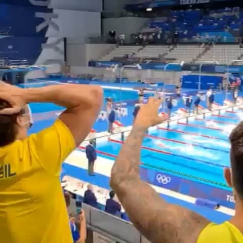 チアゴ・ペレイラのインスタグラム：「Que momento, nossa primeira medalha olímpica da natação aqui em #tokyo , parabéns ao @minastenisclube e toda sua equipe técnica, nadou demais irmao, agora aproveita, você é o nosso mais novo medalhista olímpico, merecido!!! @f_scheffer 🚀🚀🚀🚀🚀🚀 @timebrasil」