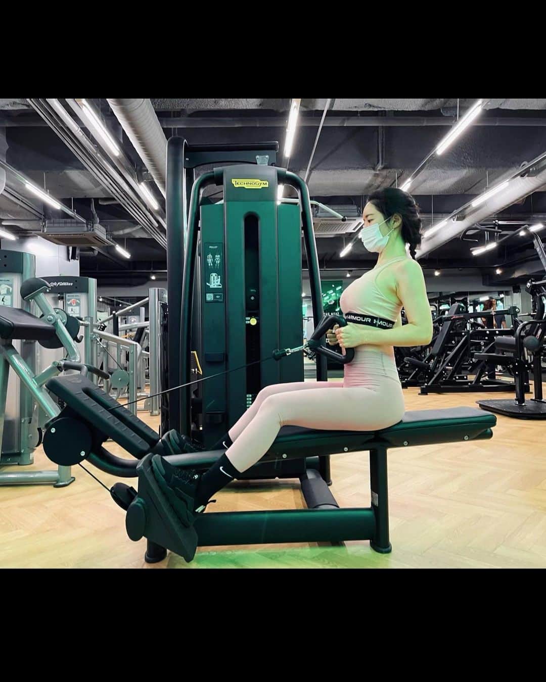 ホン・スアさんのインスタグラム写真 - (ホン・スアInstagram)「#fitness 🏋🏻‍♀️💪🏻🔥 #hipup 🍑💕 운동하고 먹는건 다마시써😌」7月27日 15時36分 - sooah.hong