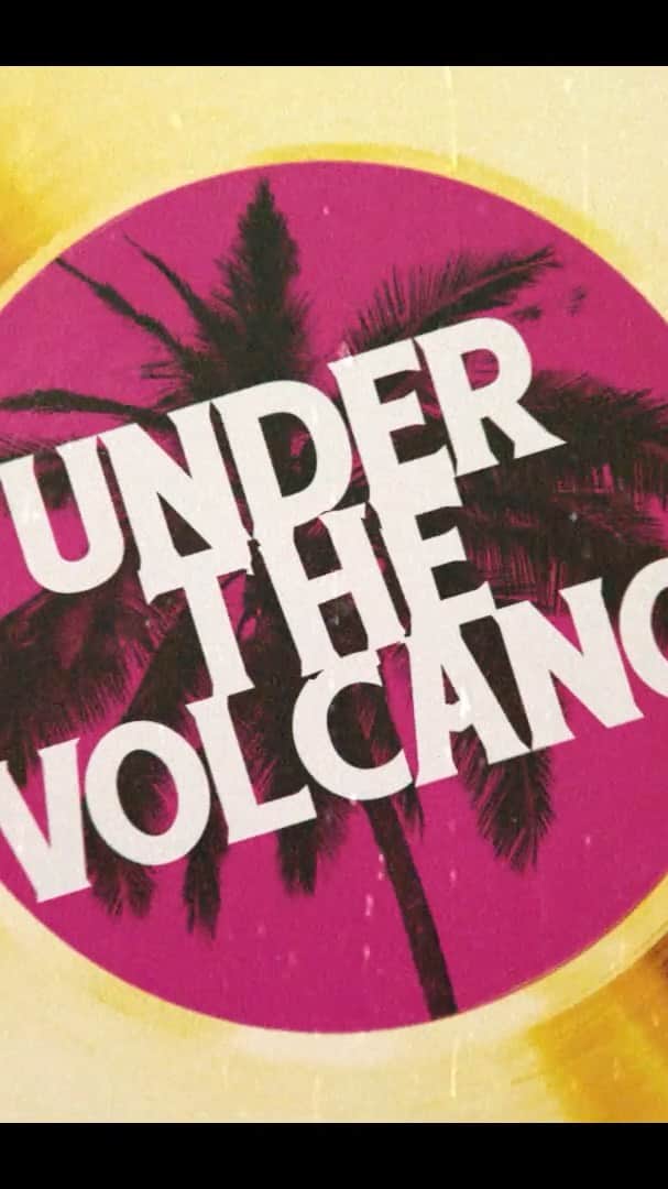 ミランダ・オットーのインスタグラム：「Big congrats to my sister @gracieotto and producer @codygreenwood 👏👏👏👏 Under the Volcano is available in UK from July 26, USA August 17 and Australia September 1st on Apple TV, Google Play and Amazon. www.underthevolcanomovie.com @underthevolcanomovie   Check it out.  🎸🏝🇲🇸🪘🥁🍹🎤#underthevolcano」