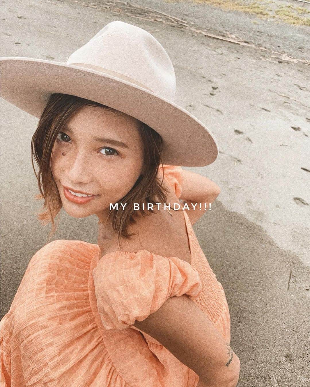 馬詰まほのインスタグラム：「My birthday!!!   🌻  #happybirthdaytome #0727 #28」
