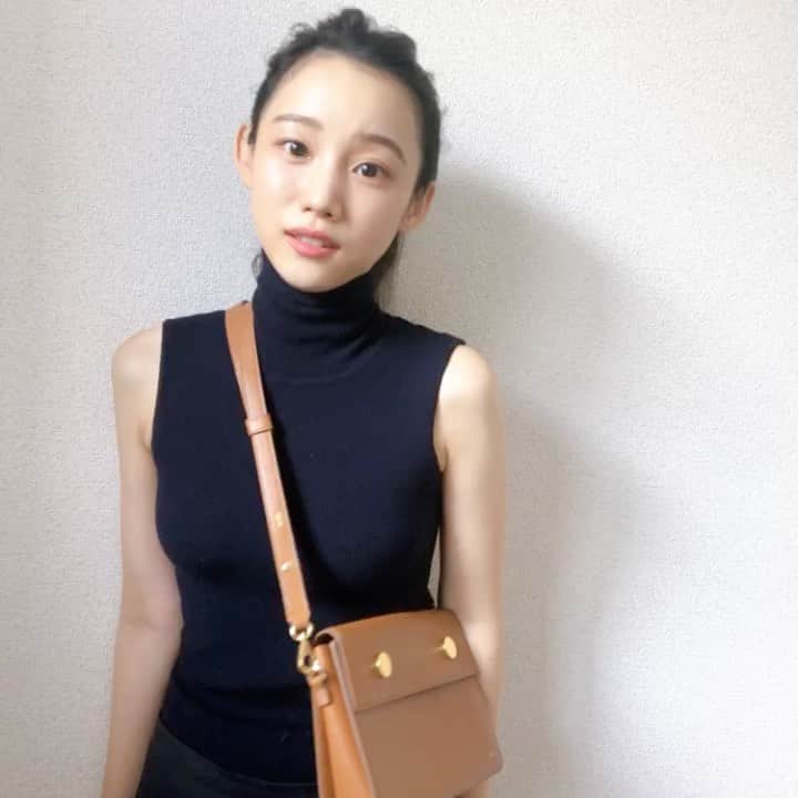 Baekのインスタグラム：「今日も暑いー！ 今日は @rsvp_paris  @khaite_ny  皆さんも熱中症には気をつけてください🍉🌴☀️」