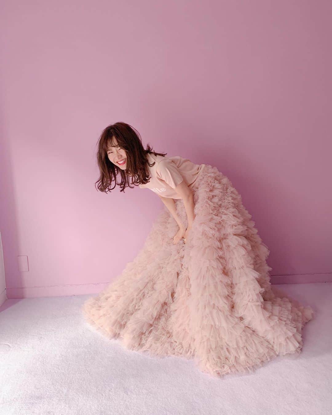 岡崎紗絵さんのインスタグラム写真 - (岡崎紗絵Instagram)「Ray9月号発売してます〜 皆さんもう見てくれてますか？？  ピンクだらけの可愛い撮影🦩🦩  #ray #9月号 #ピンクだらけ #pinkpinkpink」7月27日 17時31分 - sae_okazaki
