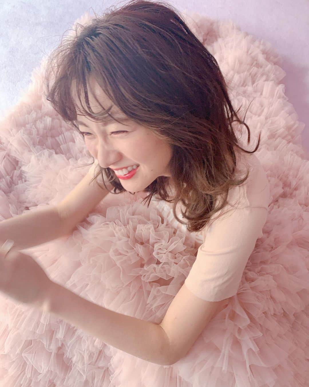 岡崎紗絵さんのインスタグラム写真 - (岡崎紗絵Instagram)「Ray9月号発売してます〜 皆さんもう見てくれてますか？？  ピンクだらけの可愛い撮影🦩🦩  #ray #9月号 #ピンクだらけ #pinkpinkpink」7月27日 17時31分 - sae_okazaki