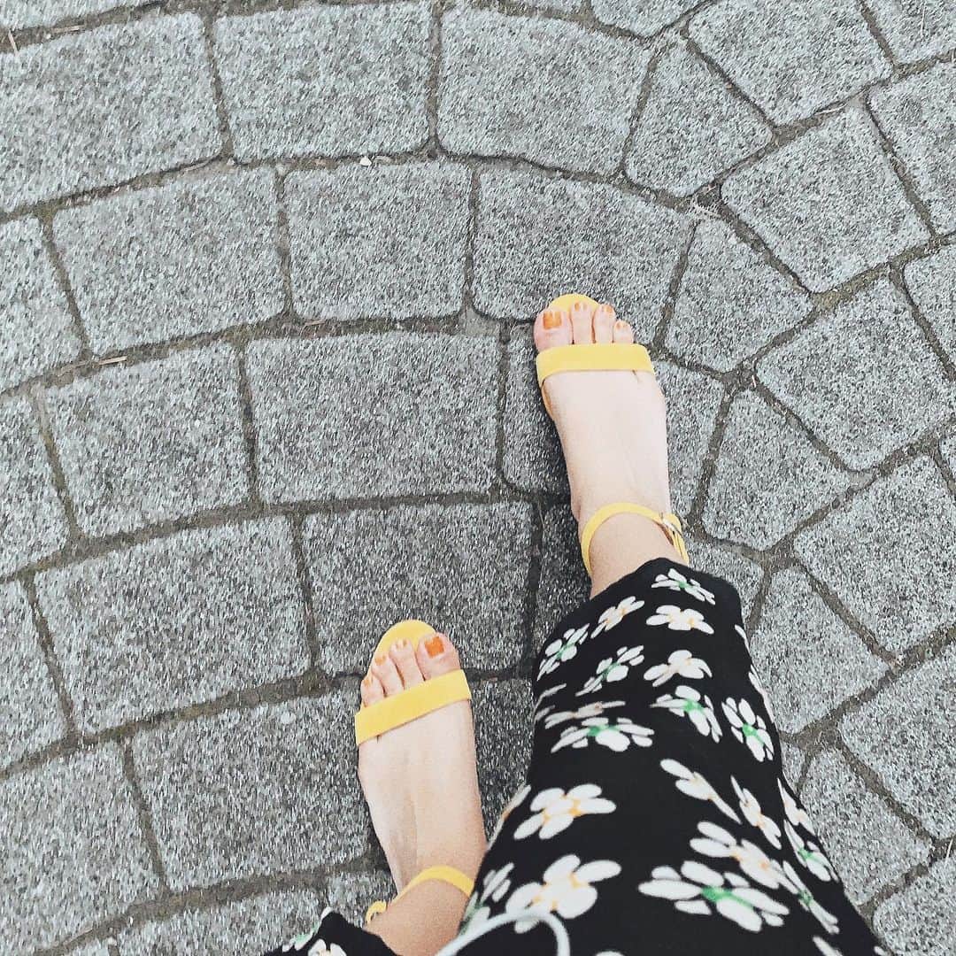 田村真子さんのインスタグラム写真 - (田村真子Instagram)「.  先週の火曜ラヴィットのファッション企画のときに、夏ファッションに合わせてということでネイルも夏色に🍊 普段はしない色だったので新鮮でした。  暑い日が続きます、水分補給をしっかりして乗り切りましょう🍹  #夏ネイル #オレンジネイル」7月27日 17時35分 - tamura_mako_