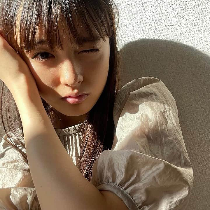 大友花恋さんのインスタグラム写真 - (大友花恋Instagram)「暑いぜ。 エアコンの無い寝室、どうしましょ問題。 #今夜は氷枕と扇風機かな」7月27日 17時40分 - karen_otomo