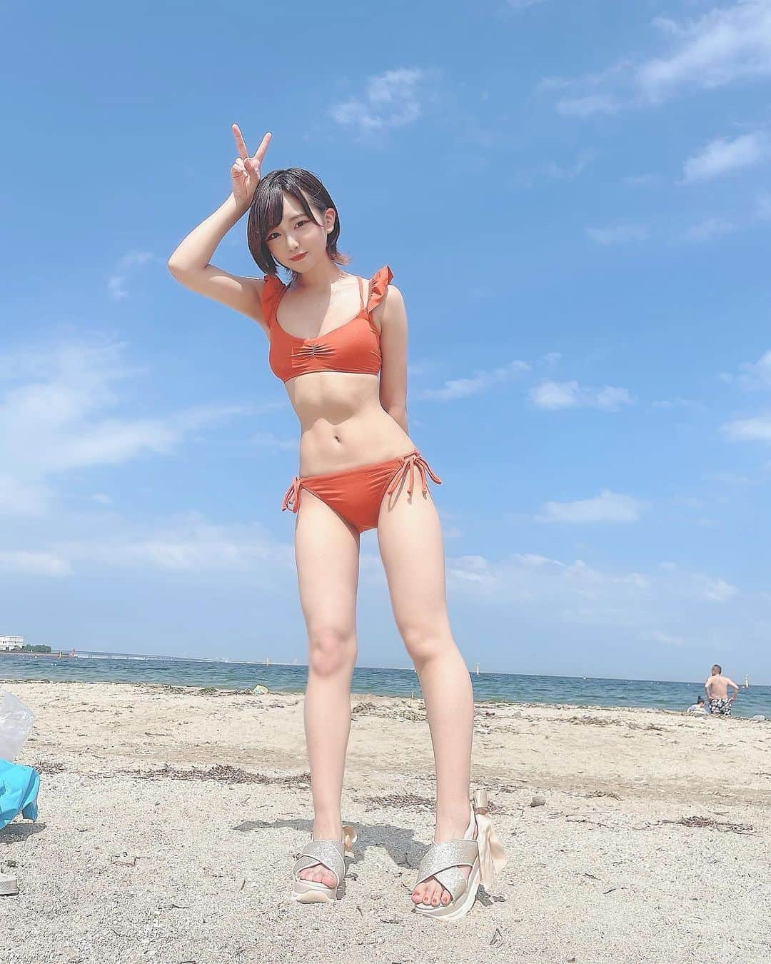 香月杏珠さんのインスタグラム写真 - (香月杏珠Instagram)「家族で海行ってきた🏖🐠☀️  プライベートでも水着着るの数億光年ぶりではしゃいじゃったよ😂😂  写真いっーぱい！上げてきます！」7月27日 18時09分 - anjyu_neko