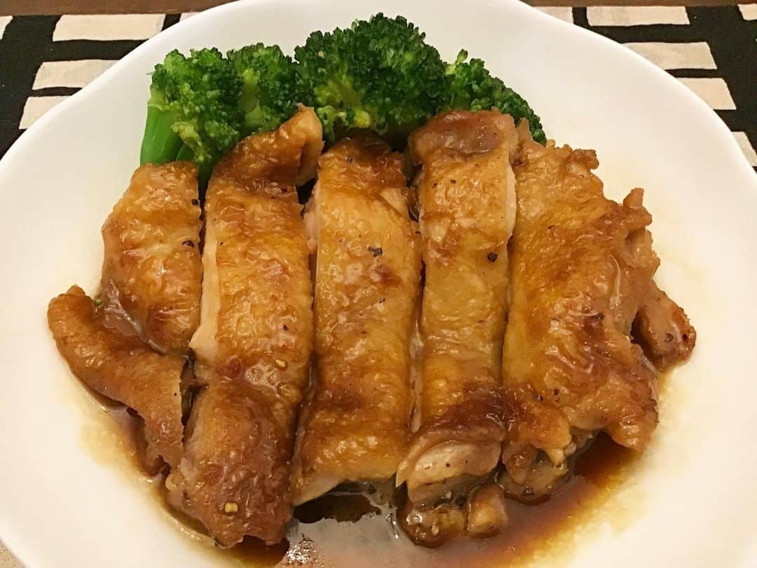 柴田淳さんのインスタグラム写真 - (柴田淳Instagram)「鳥もも肉を解凍してしまったので、照り焼きチキンを🍗 照り焼きバーガーにして食べれば良かった🍔💕」7月27日 20時44分 - shibatajun_official