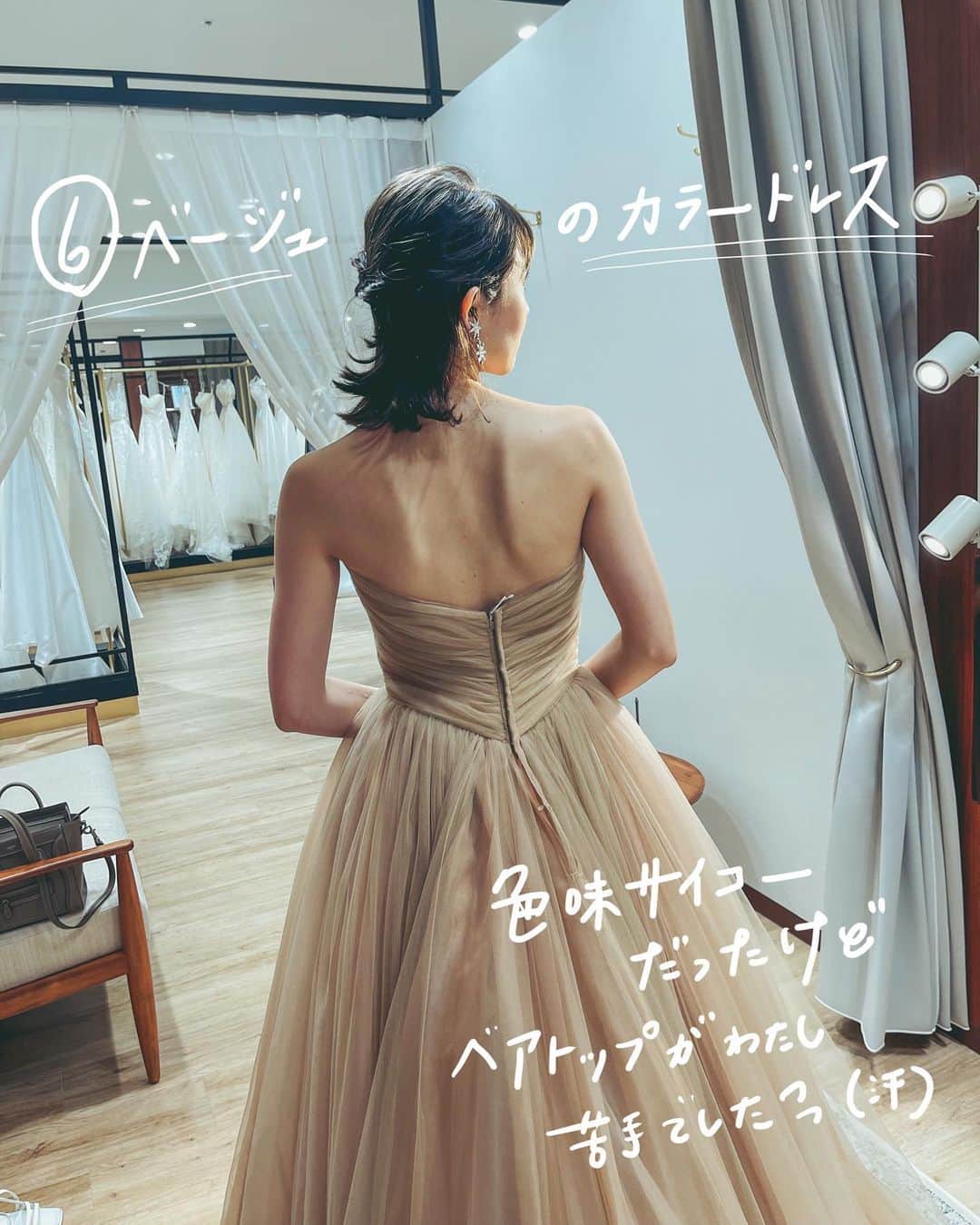 髙林梢絵さんのインスタグラム写真 - (髙林梢絵Instagram)「👰🤍👗 　 Revenge !! ウエディングドレス試着😍 2回戦目のきのうは ウエディングドレス5着、 カラードレスを2着！着てみました！ 　 きのうの時点では②に決めてたけど 結局これらではないのに決めてしまった…   ただ、本当にたくさんの形や素材の ドレスを着てみたことで 　 「露出の多いベアトップはニガテかも🥺」 「Aラインよりスレンダーが意外と好き？」 「サテンよりオーガンジーとかレース みたいな優しい素材感の方が似合いそう」 　 などなど、 自分の好みやNGを把握できました！ 　 ちなみに自分で着たい！って思ったやつより 試着室のお姉さんが「似合いそうです！」 と持ってきてくれたほうが1000%よかった… プロは、さすがだ、、、👏👏👏 　 　 全部一通り着てみて、 おとなっぽすぎる＆セクシーすぎる③と、 着てみたらめっちゃラブリーだった④は、 候補外となり💎 　 ①か②か⑤か！で悩みました。 わたしはもともとAラインの形ラブなので ⑤が好きだと信じてたけど、 ちょっとボリュームありすぎ？？🤔 石の教会には似合わないかも？？🤔 （天井高いけどバージンロードは狭めの教会）   と思い、結局、 スレンダーな形の①vs②の流れに❤️‍🩹❤️‍🔥 　 ①の繊細な雰囲気の刺繍が かなりかなり好みだったけれど、 　 ②の総レースのオトナっぽ可愛さと 何より「背中のデザインの神さ」に 心打たれ、②で！！！！と決めたのでした。 　 (でもまあこのあと、この日のすべてが 覆される結末になるんですけどね😂😂) 　 なんにせよ、 いろいろ着れて本当に楽しかった！ 嬉しかった！ 　 1回目の悲しい気持ちは見事に打ち消された (過去記事参照。笑) ドレス試着でした😂💗 よかったぁぁあああああ 　 前回たくさんアドバイスくださった みなさん、ありがとうございました☺️🤍 　 　 #ふみこずウエディングドレス #こずのドレスレポ #石の教会 #ドレス試着」7月27日 20時49分 - kozue__oshima