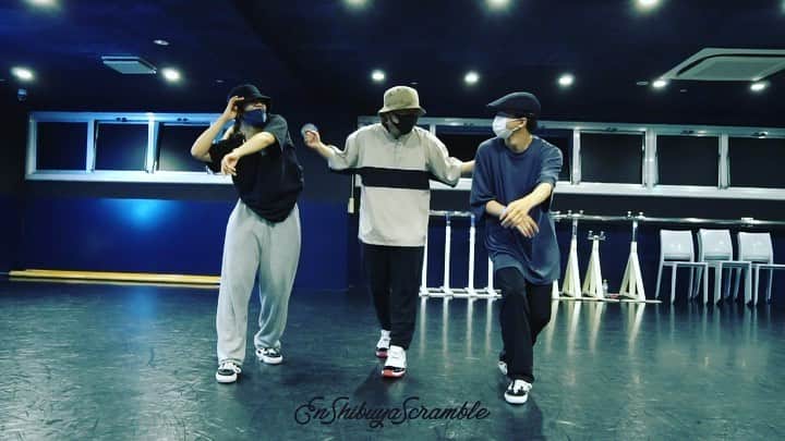 Show-heyのインスタグラム：「| 📍 @endancestudio scramble 🎙 Ty Dolla $ign  🎶 Ex(feat. YG)  dance with @yuzu03_stagram @yuta_zooom   この振り入れ10分位で背中痛めて、何事もなかったかのように一旦スタジオ出ました😂  気持ちは桜木花道でした！  『オヤジの栄光時代はいつだよ… 全日本の時か？ 俺は……俺は今なんだよ!!』 な気分でした🏀  受けてくれた皆んなありがとう！  #endancestudio #classfootage #tydollasign #yg #Ex #桜木花道の気持ち」