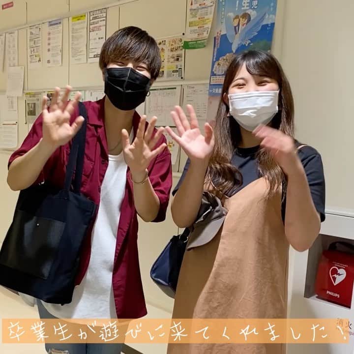 札幌ベルエポック製菓調理専門学校【公式】のインスタグラム：「先生たちがニコニコする時  ベルエポックの先生たちは 学生さん達が大好き😘  特に卒業生が遊びに来てくれると みんなニコニコ近づきます😆  みなさん長期休みを利用して 来校してくれます‼️  近況報告を聞ける時、 頑張っている報告、 悩み相談、 なんでもOK🙆‍♀️  卒業しても学生と先生💕 いつまでもみなさんの ベルエポックです❗️  早くみなさんで 同窓会したいですね。  とにかく会いたい✨ 来校待ってます🎶  #パティシエ #調理師 #カフェスタッフ #ベルエポック」
