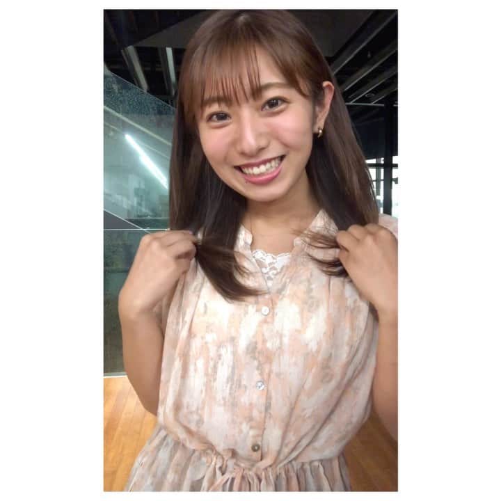 のインスタグラム：「👗 . 《Tue》 tops&skirt: @yeccavecca  . トップスアウトの珍しいスタイル✨ あしたもニュースパ見てください🙋‍♀️ . #衣装 #コーデ #yeccavecca きょうは中濱さん多忙のため佳乃撮影です📸笑」