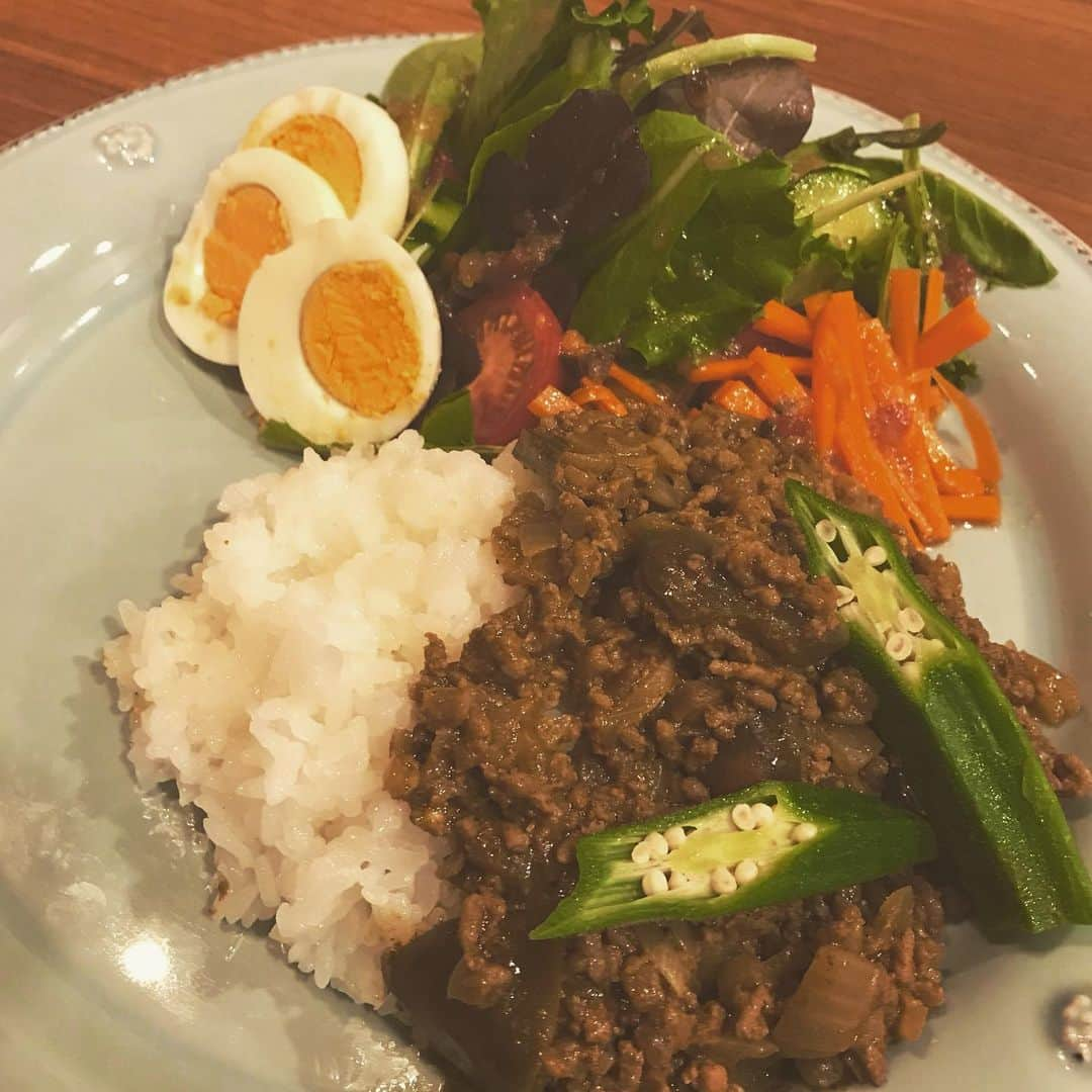 野波麻帆さんのインスタグラム写真 - (野波麻帆Instagram)「. 今夜はキーマカレー。 おかわり承りました。👩🏻‍🍳✨」7月27日 22時42分 - mahononami