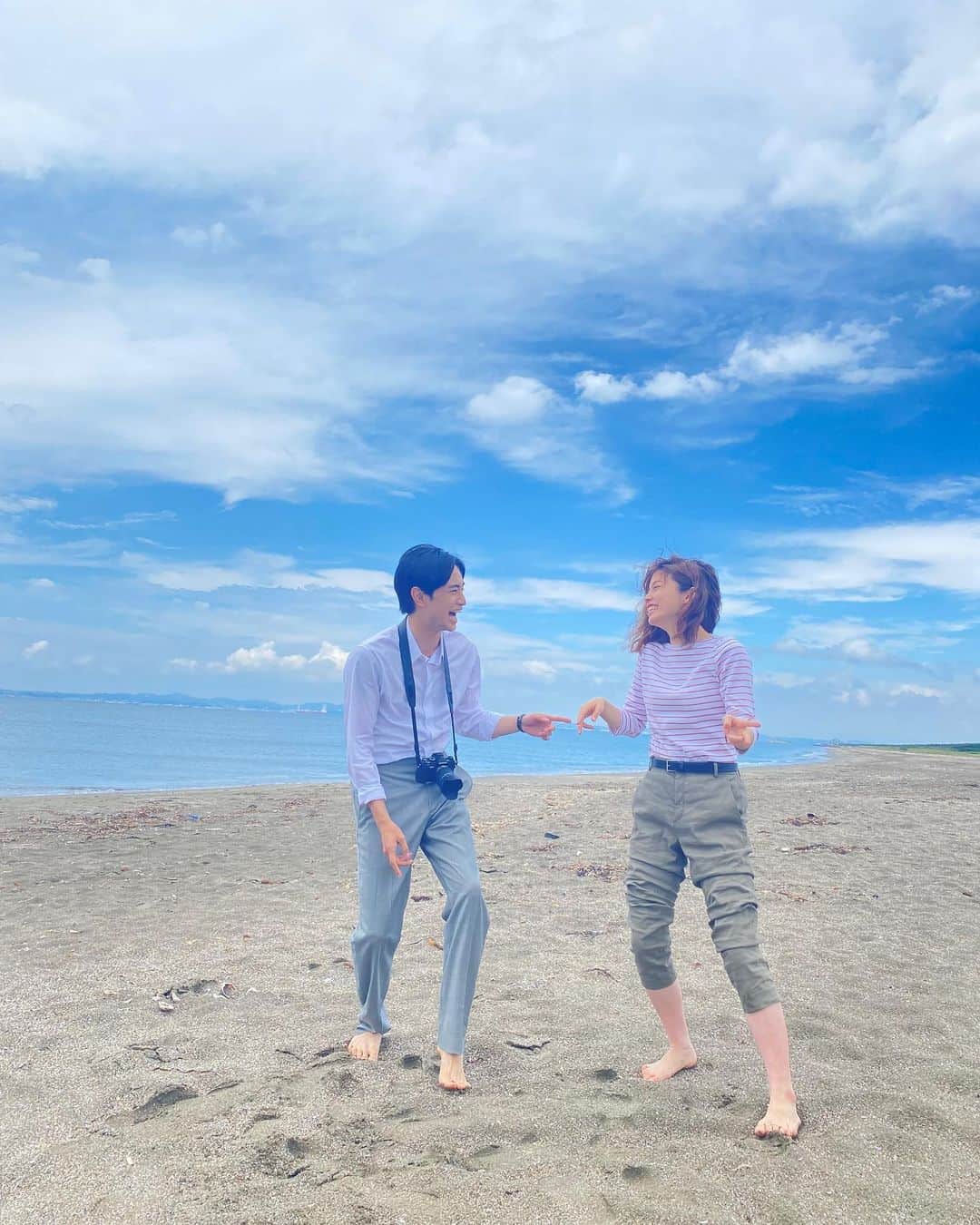 のインスタグラム：「「手紙が書きたくなる一人旅」 良いタイトルが決まりました。  同じ編集部の佐藤をみてると、 時々ですが 昔よく一緒に遊んでくれた子と 重なる時があります。  不思議ですよね。  あ、笑顔ってとても大切なんだなって。  笑い続ければ、心も、より健やかになってくはず。  金メダルのような景色をモストと そしてかのきれチーム全員で見れたら。  明日も、進みましょう。  #OOTD #ootdfashion #fashion #asia #japan #drama #TOKYO2020 #東京2020 #彼女はキレイだった #かのきれ #長谷部宗介 #佐藤愛」