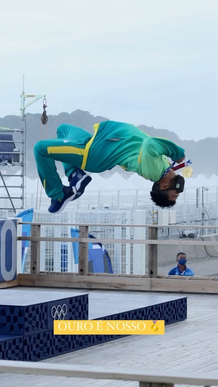 イタロ・フェレイラのインスタグラム：「FINALIZANDO COM ESTILO 🏅💛🇧🇷 #vibes」