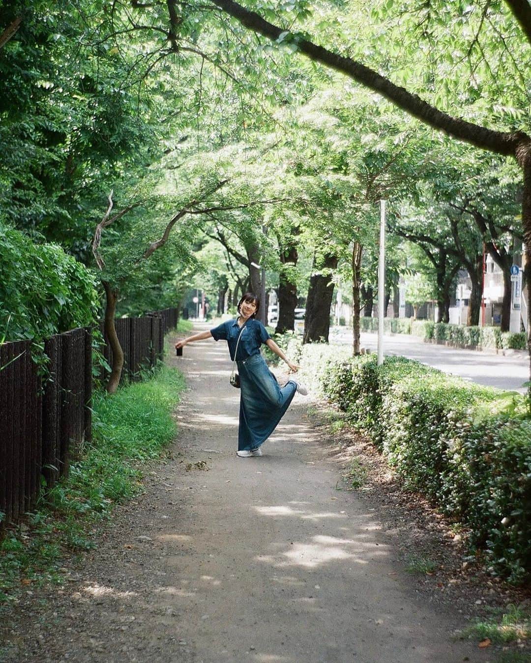 倉田茉美さんのインスタグラム写真 - (倉田茉美Instagram)「せみのぬけがら。 土の中にいる時間の方がながくて そのぶん思いっきり鳴いてロック」7月28日 0時35分 - sena_sayu122
