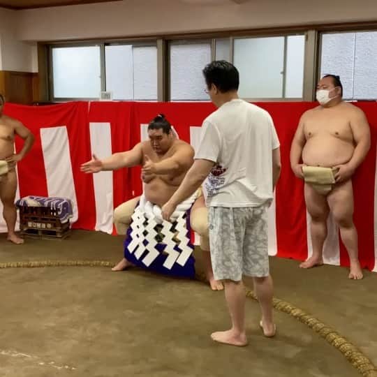 安美錦竜児（安治川）のインスタグラム：「土俵入り✨ 練習 #土俵入り #練習」