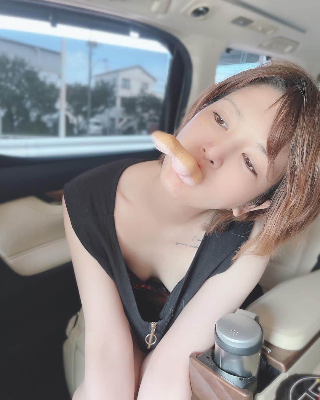 坂口杏里のインスタグラム：「ぽんぽーん ぽんぽぽーん ポンデリングだぽーん❣️🍞🌼」
