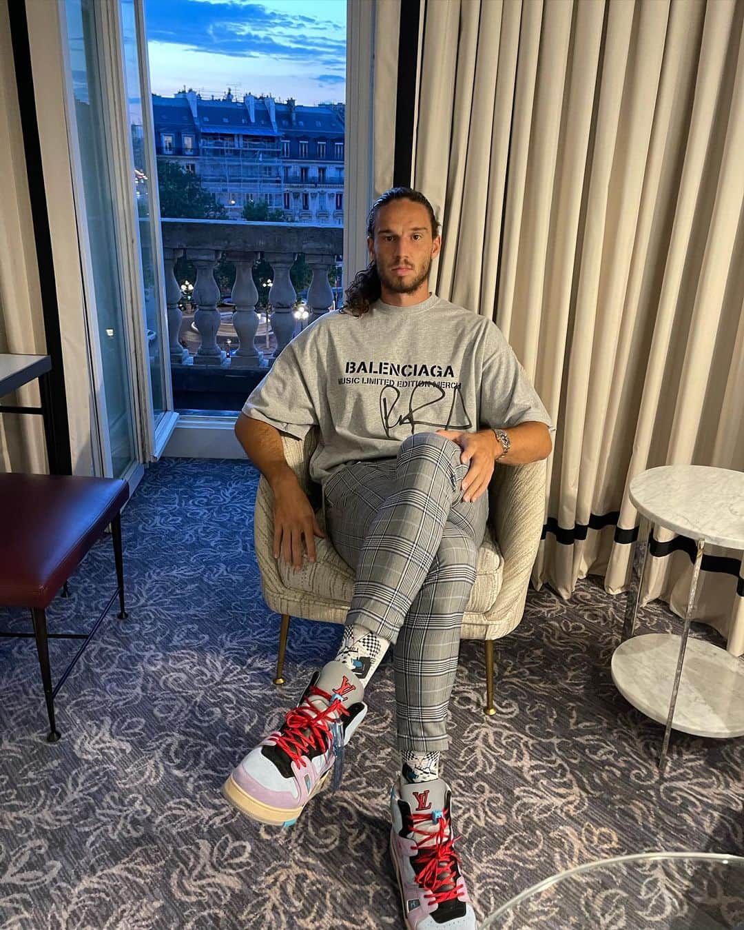 マテオ・パヴロヴィッチのインスタグラム：「Salut c’est encore moi 😎 #dugeKoseNosili」