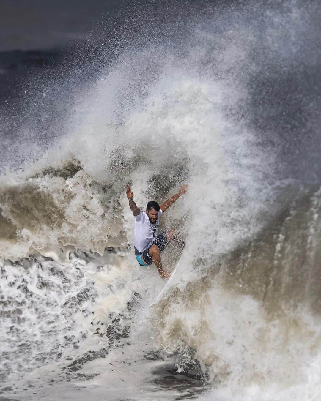 イタロ・フェレイラさんのインスタグラム写真 - (イタロ・フェレイラInstagram)「FIZEMOS HISTÓRIA NO SURF.🥇🙌 Nordeste no top do mundo! #surf #gratidao (📸 @jonneroriz )」7月28日 7時04分 - italoferreira