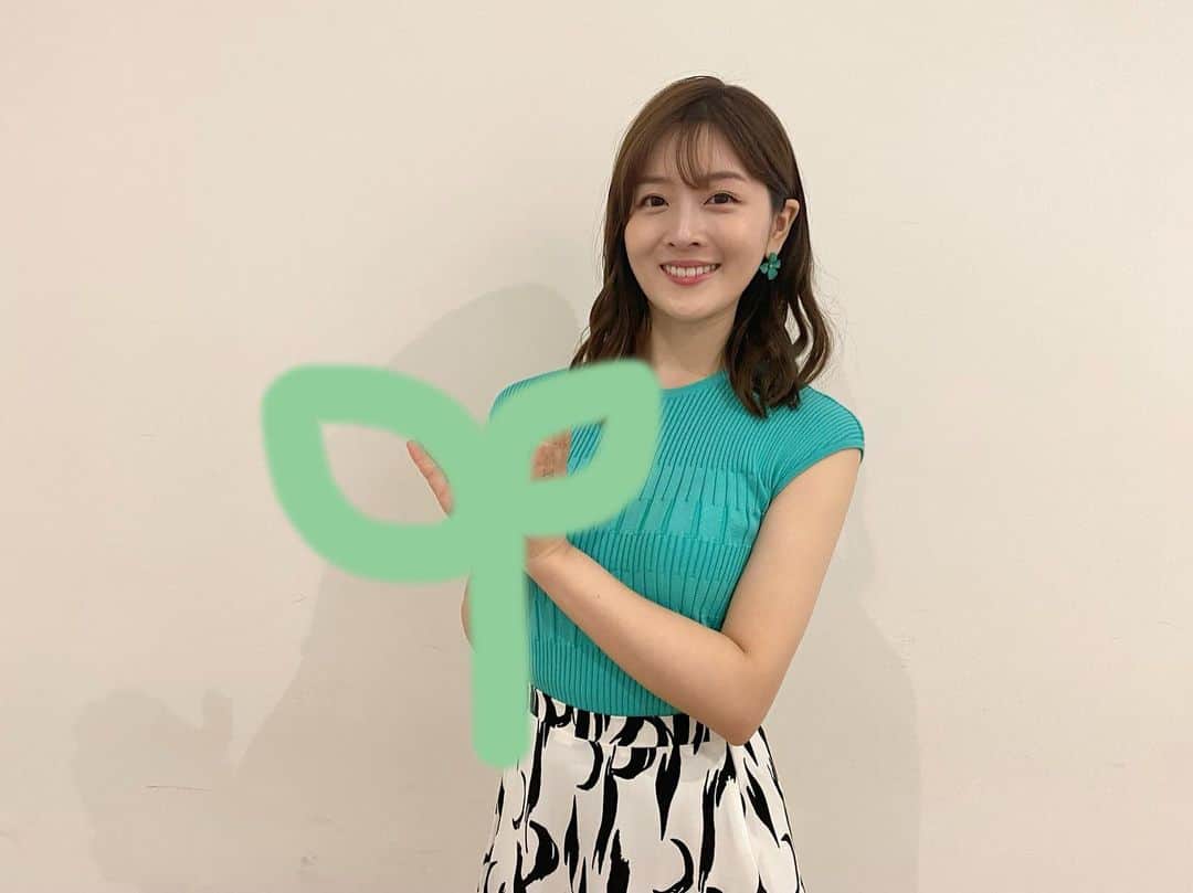 中村秀香のインスタグラム：「今日の衣装は素敵なミントグリーン（葉っぱ色）でした🌱  衣装は、普段あまり着ない色や形の洋服が多いので、新しい発見も沢山！ この色、好きだな〜😊」