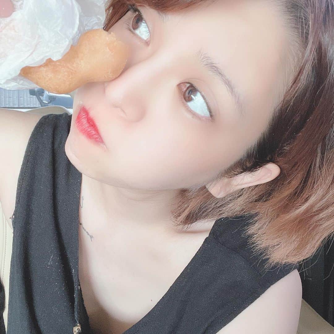坂口杏里のインスタグラム：「ミスドうめーぇぇぇ🧸💕🌼🍞 スライドしてのぉ🙆‍♀️」