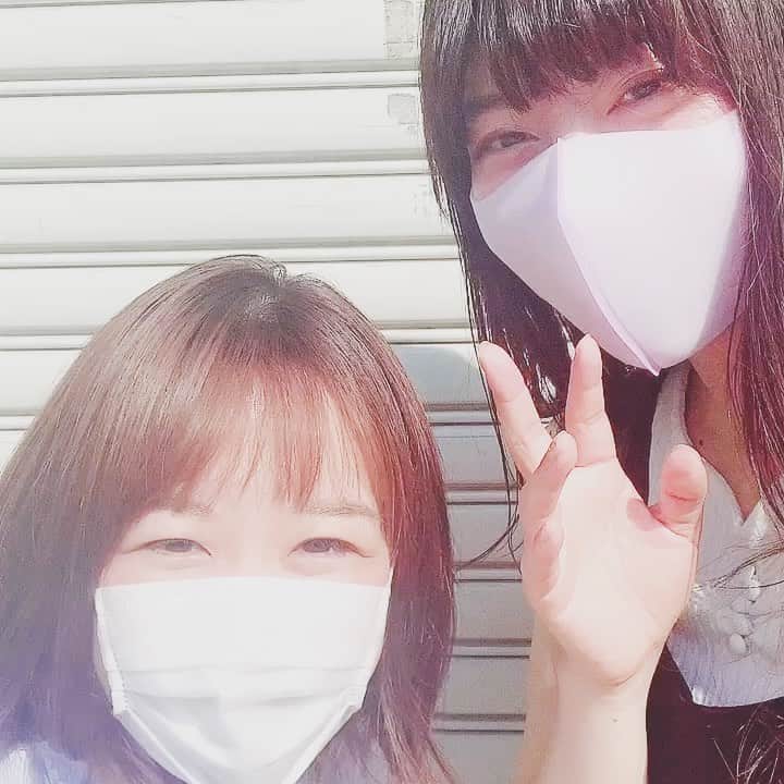 旭桃果のインスタグラム：「るなっち！YouTube更新したのでぜひ見てね☺️ サムネは大学生時代の部活卒業時の写真です  #村上留奈 #るなっち #るなちゃんねる #大学同期 #元nhkアナウンサー  #現役アナウンサー」