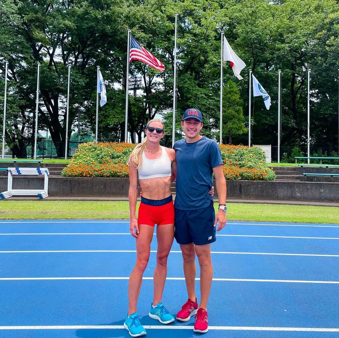 のインスタグラム：「14 years ago, I met this boy from Wisconsin. He liked running. At the time, I hated it. But I liked him, so I started to like running more and more, and we started dating. 5 years ago, that boy became my coach, and soon after that, my husband. I’m beyond grateful to Joe for giving his life to us and our goals. Thank you @joebosshard for being the person I love and trust the most and the person who has devoted years to getting me to this point….to the fight for an Olympic medal. I still have a few more days before my first round (August 1) but just had to give a shout out to my main squeeze/coach/person ❤️ let’s freaking go!!! #theboss #teamboss #teamusa #olympics」