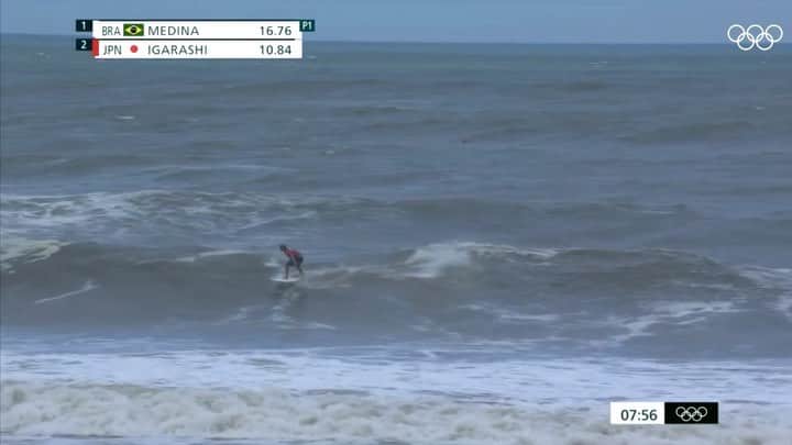 五十嵐カノアのインスタグラム：「One of the most special heats of my career so far. Needing a 9 in the last 8 minutes of the heat against the best surfer in the world to guarantee a medal, the pressure was really weighing on me but I knew it was a big moment for me. I’m so thankful the wave came 🙏🏼 thank you for always pushing our sport @gabrielmedina . 🙏🏼🥷」