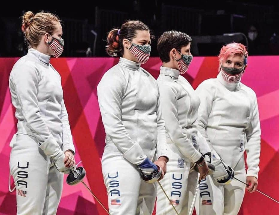 ケリー・ハーリーのインスタグラム：「Well, that concludes the 2021 Olympics for my team. I ended up 12th in the individual competition and we came in 5th in team. I know I'm supposed to write something inspirational at this point, but the reality is not always inspirational. But, one thing is for sure, I'm so happy to have had my incredible teammates with me on this journey. These are such an amazing group of girls and I'm truly grateful to have fenced on this team with them. We've been through a lot together, both stunning victories as well as heartbreaking losses. A medal or no medal doesn't define us, what defines us is how we got to this point and how we handle the result, good or bad. It's been a LONG 5 years, and I want to thank my medical school #SJSM for helping me get through 2020 and taking my mind off of everything (when you're studying for biochem, you don't have much time to worry about anything else) but now it's finally time for some R&R. Thanks to everyone for your neverending support and love, it has meant so much to me!! See y'all on the flip ✌🏽」