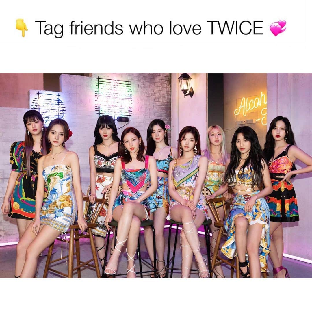 ナヨンのインスタグラム：「BRAND NEW SALE 🎉💋 😍 Upgrade your TWICE MERCH collection now! www.kpopersify.com 🛍 🌈 TAG your friends to buy you 🙆🏻‍♀️ ✨ Get Yours NOW At The Link In My Bio ☝🏼 🌍 Worldwide FREE Delivery ✔️ Use code ‘AUG21’ to get discount 10% off ✨Follow @kpopersify for more TWICE deals! 🙊  ‼️ LIMITED STOCK ‼️」