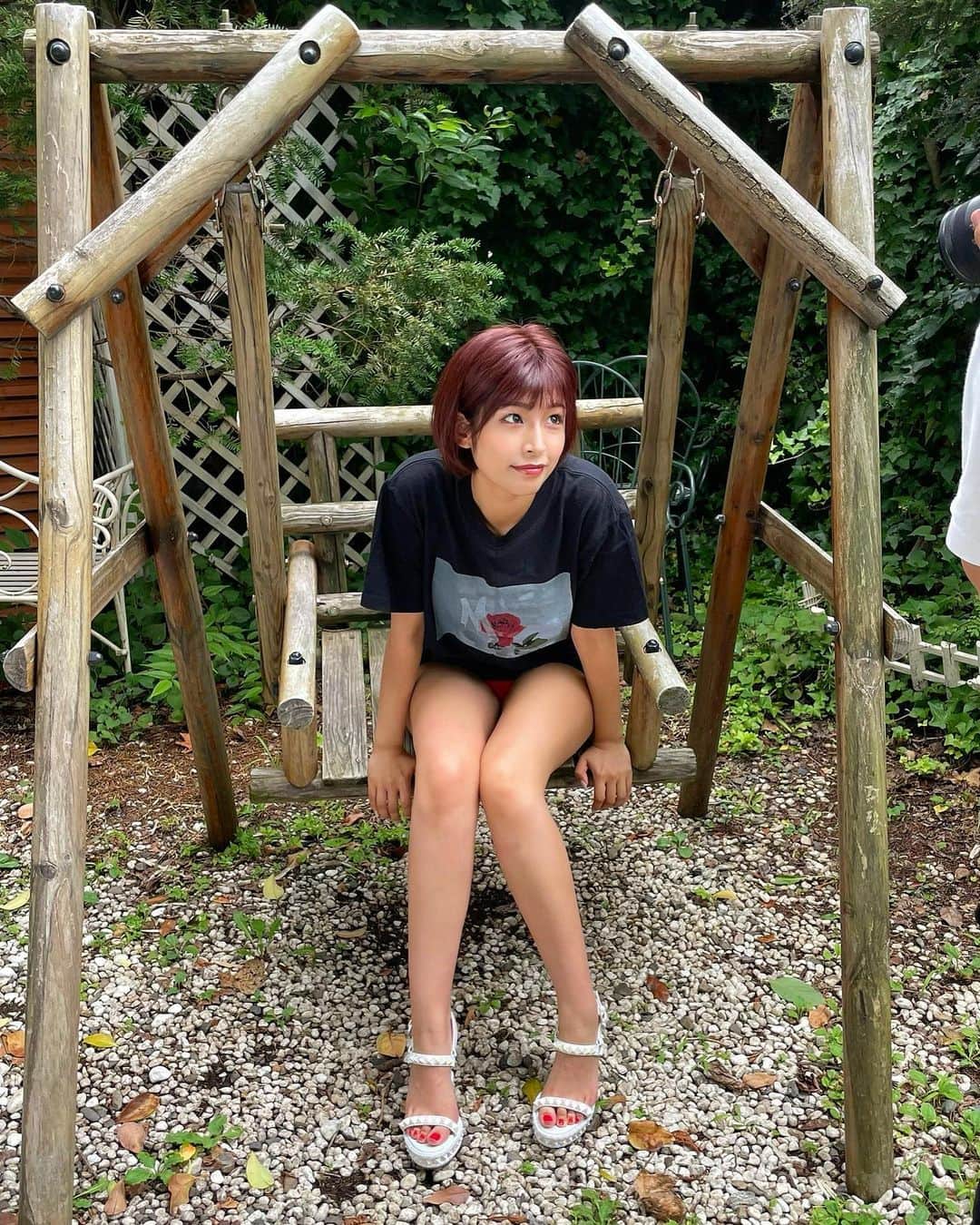 藤井マリーさんのインスタグラム写真 - (藤井マリーInstagram)「🌿  昨日はとある撮影でした〜！ セミの抜け殻を見つけてわくわく 完成までしばらくお待ちください♡  #撮影 #自然 #セミ #グラビア #横顔 #写真好きな人と繋がりたい  #カメラ好きな人と繋がりたい #一眼レフ   定期プロフィール🥀  #くびれ 55cm #おしり 1m #砂時計くびれ  #レースクイーン #グラビアアイドル #talent #mixgirl  #骨格ストレート #ボクシング女子 #トレーニング女子 元 #美容部員 #茶髪ショート #色黒ブルベ #ショートカット #instagood #instafashion #藤井マリー」7月28日 12時27分 - fujimary_6