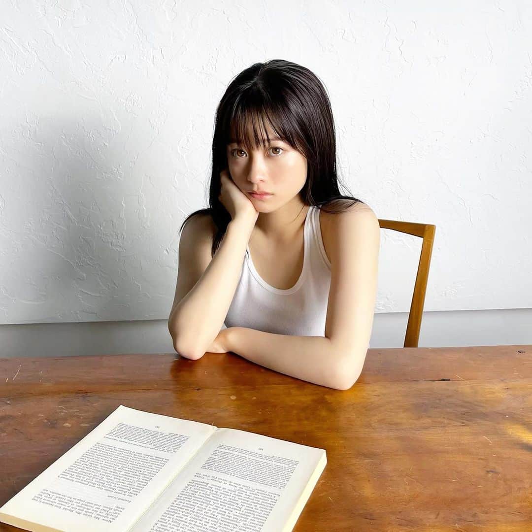 橋本環奈のインスタグラム：「こんにちは！環奈MGです。  今日はロート製薬「メロウマーブル」からオフショットです。  #橋本環奈 #橋本環奈2021 #橋本環奈マネージャー #ロート製薬 #環奈Eye裏プロジェクト #メロウマーブル」