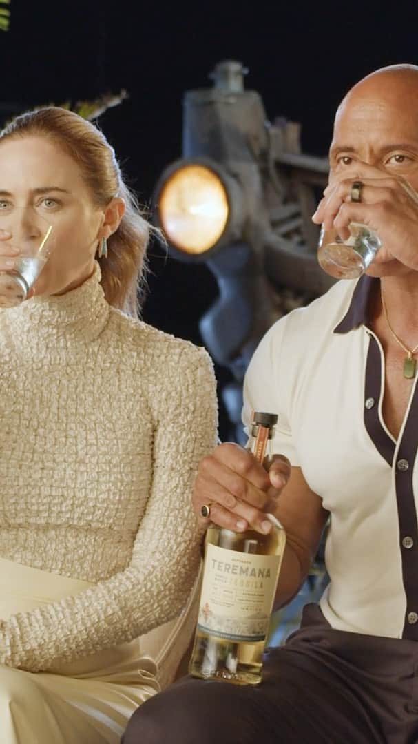 ドウェイン・ジョンソンのインスタグラム：「No costar of mine has ever put in harder work ~ with more tenacity, stamina, charm and eloquence than this posh British bird, Emily Blunt.   As a duo, we’re the hardest workers in the room, speaking to press all day, every day, all around the world 🌍💪🏾  And we also have the most fun…. whilst breaking out the Mana  🥃😈  Enjoy this video as we happily steer this Disney train right off its rails 🚂💀🤣  Raise em up, you posh bird and mahalo for all the incredible work 🙏🏾🥃  JUNGLE CRUISE finally arrives in theaters worldwide and on Disney+ THIS FRIDAY!!!   #OffTheRails  #ItsAJungleDownThere  #IllDrinkToThat」