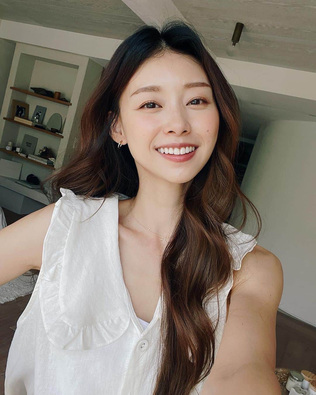 のインスタグラム：「週三 · 微糖  我還是適合笑是吧！笑起來就是個傻子😂  #山中的日子 #居家防疫日常」