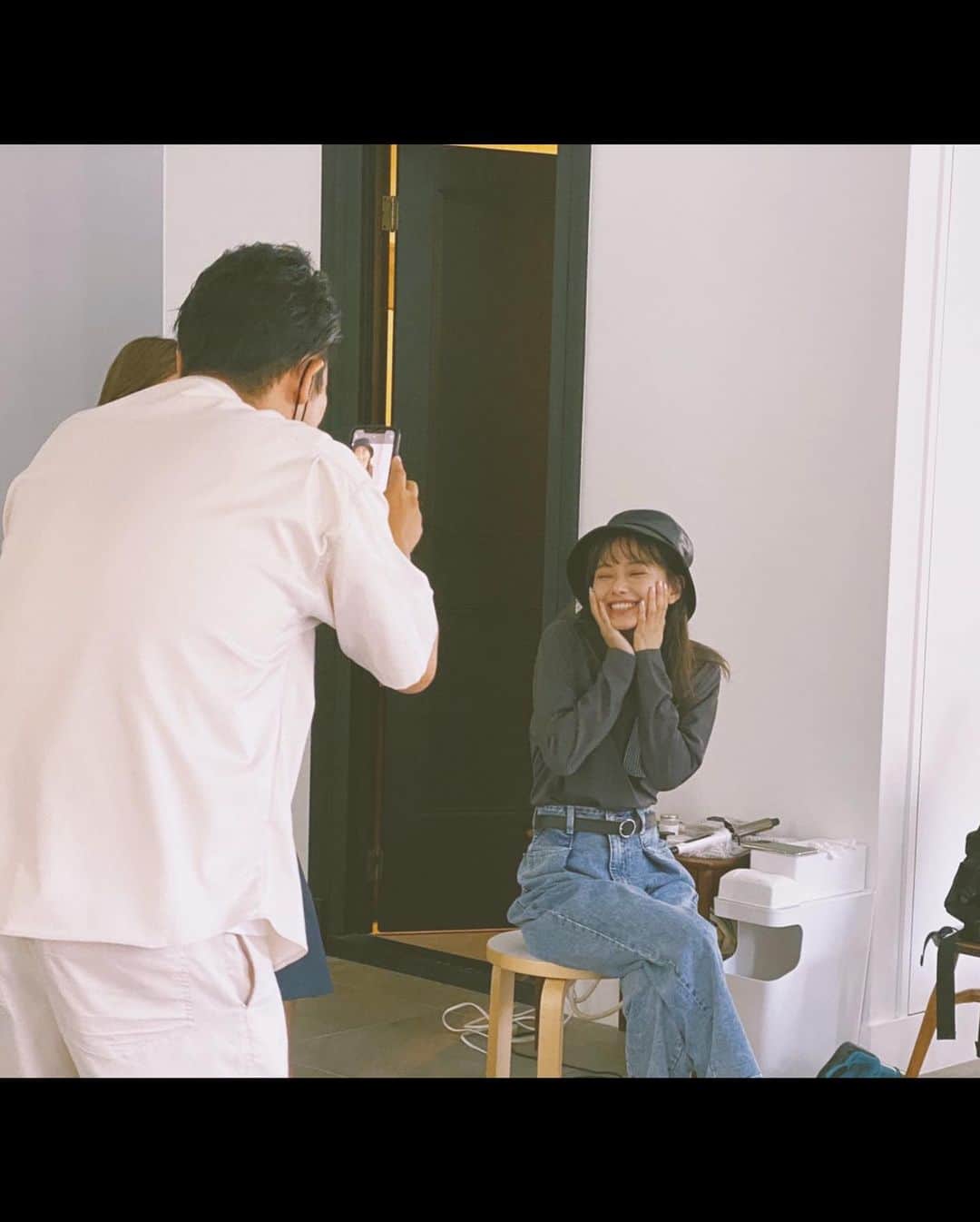山本舞香さんのインスタグラム写真 - (山本舞香Instagram)「毎回毎回楽しい撮影です。 みーんなずっと笑顔😊🤍  @norikazu1980  @yu_haru_yu  @yosuke_sasaki  #アベイル」7月28日 22時23分 - yamamotomaika_official
