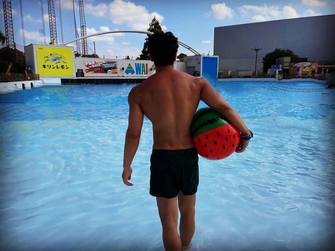 JUNYAのインスタグラム：「夏が好きになったのは大人になってから。⠀ 楽しさを教えてくれた仲間に感謝🙏⠀ マッチョになりたいよ💪⠀ ⠀  #mensfashionreport #mensfashion  #mensstyle #mensfitness #fitness #gym #exircise #singersongwriter #musician #singer #mensmodel #menswear #mensapparel #mensclothing #ジム #筋トレ #筋肉 #jewelry #mensfitness #歌手 #シンガー #model #fashion  #muscle #マッチョ #hairstyle」