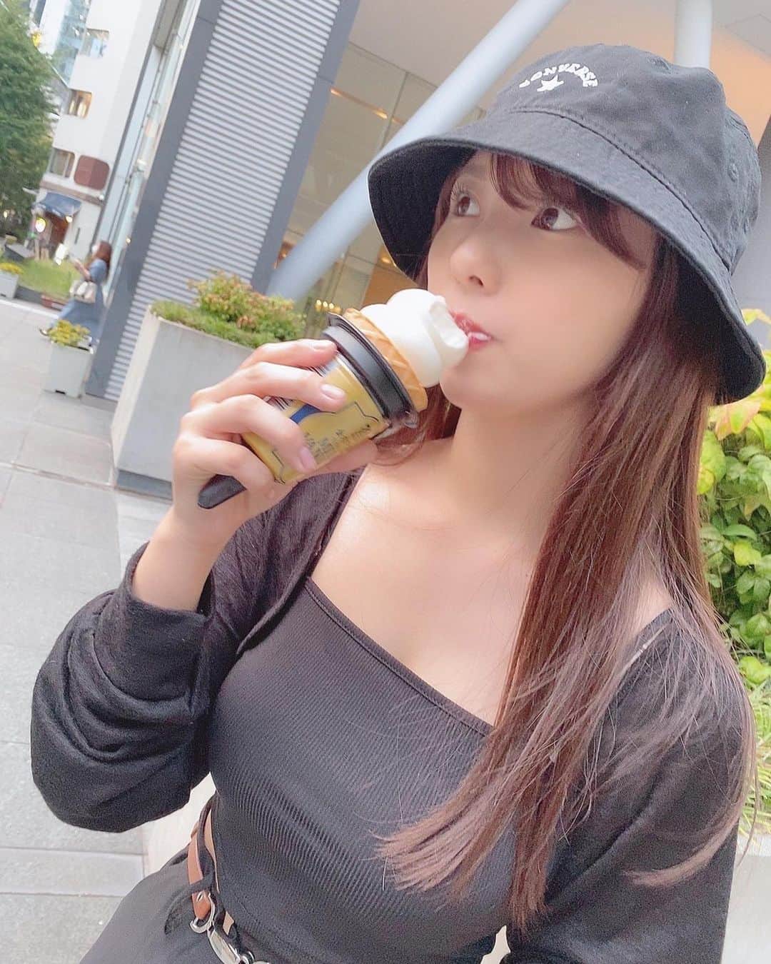 本郷柚巴のインスタグラム：「あちい日はアイスでリセット🍨  セブンイレブンのアイス😋」