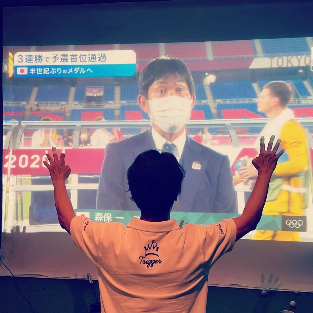 椎名桔平さんのインスタグラム写真 - (椎名桔平Instagram)「#nippon  #soccer  #best8  #withmybrother  #withmyson やったね！！ フランスに4-0。 以前と隔世の感あり‼️」7月28日 23時05分 - kippeishiina