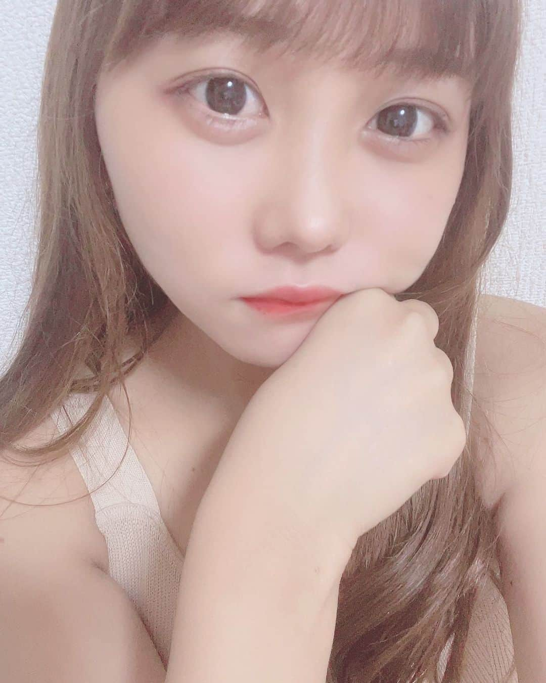 ななちゃさんのインスタグラム写真 - (ななちゃInstagram)「やっほー！ 今日は， R Beauty CLINIC  @r_beauty.clinic に来たよ♡♡  お顔の脂肪とティアラリフトをしてから約1ヶ月経ちました♡♡♡ 丸顔が気になってたから 顔がシュッてしてきて めちゃ満足です✨  #脂肪吸引 #糸リフト #小顔整形 #富田莉沙子 #美容 #ダウンタイム #RBeautyClinic #りぃ先生にやってもらいました #小顔先生 #初めての整形 #小顔 #整形 #アンチ #エイジング」7月28日 16時06分 - nanacha_0211