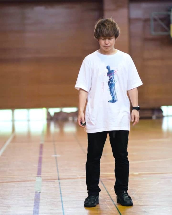 石田太志のインスタグラム：「Slo-mo.  👕 @uniqlo 👖 @junred_jp  ⌚ @apple   #footbag #worldchampion #performance #a7c #camera #sel85f18 #sony #sonyalpha #slomotion #フットバッグ #世界一 #パフォーマンス #スローモーション #動画」